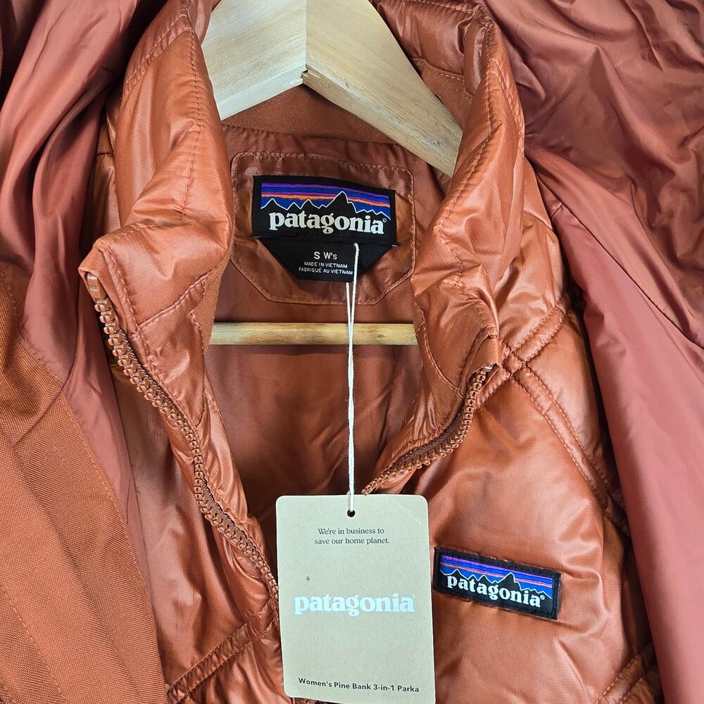 Patagonia Rust Orange Hooded Women's Parka - Picture 4 of 5